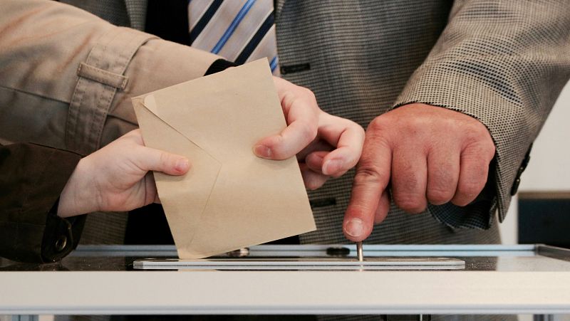El Pla B - Tert�lia d'actualitat pol�tica