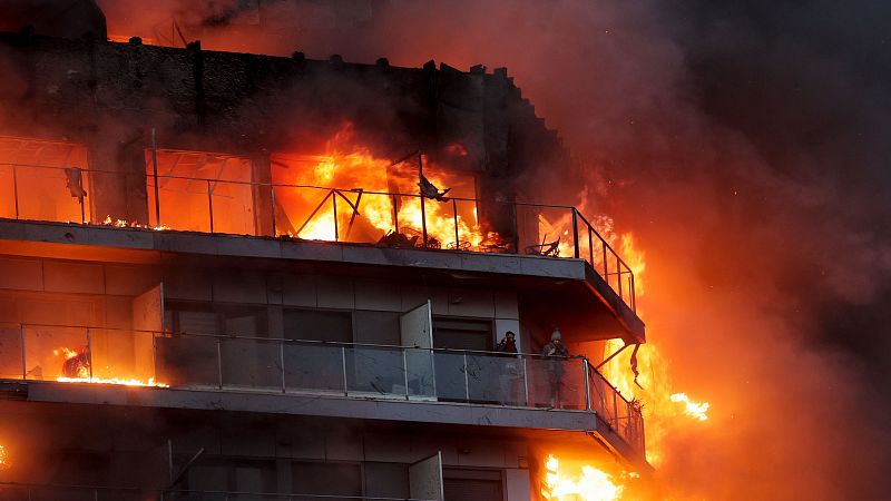Xavif�rnia - Quin paper juga el poliuret� en l'incendi de Val�ncia? - Escolta ara