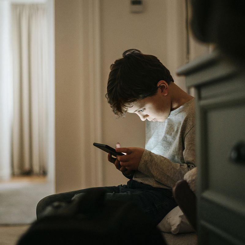 Por tres razones - Los diez pasos para retrasar la compra del móvil a tu hijo - Escuchar ahora