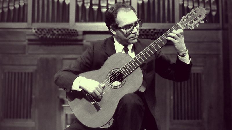Joaqu�n Rodrigo, definiendo la guitarra