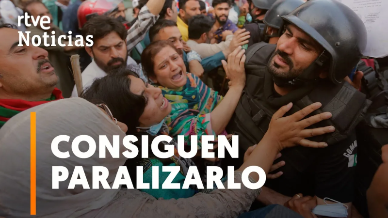 Tras intensos disturbios, los seguidores de Imran Jan impiden su arresto